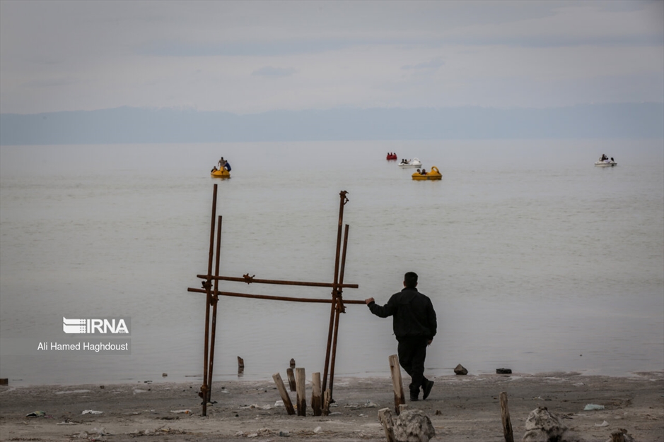گردشگران نوروزی در دریاچه ارومیه