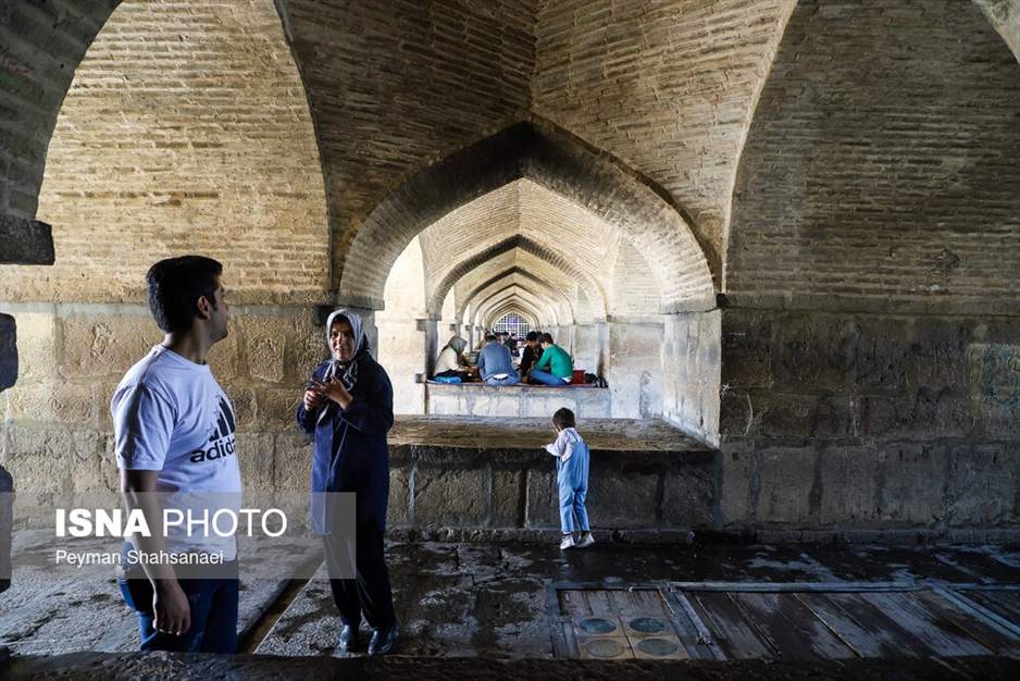 زندگی در اصفهان جاری است