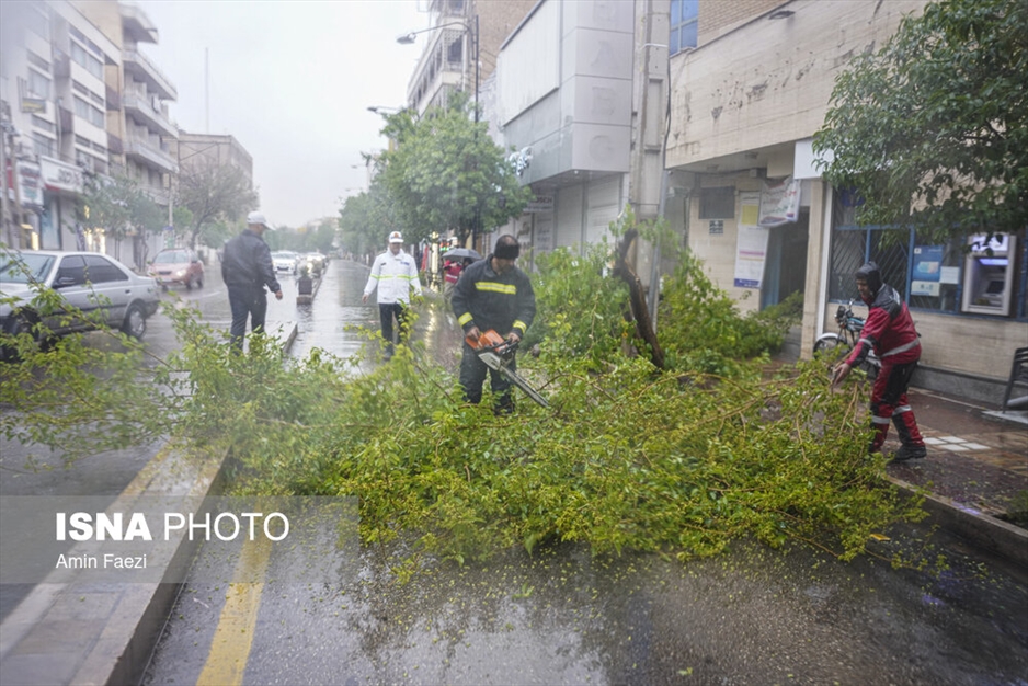 بارش باران و آب گرفتگی معابر در شیراز
