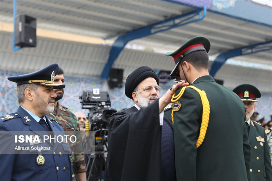 قاب‌هایی ماندگار؛ رئیسی در میدان خدمت