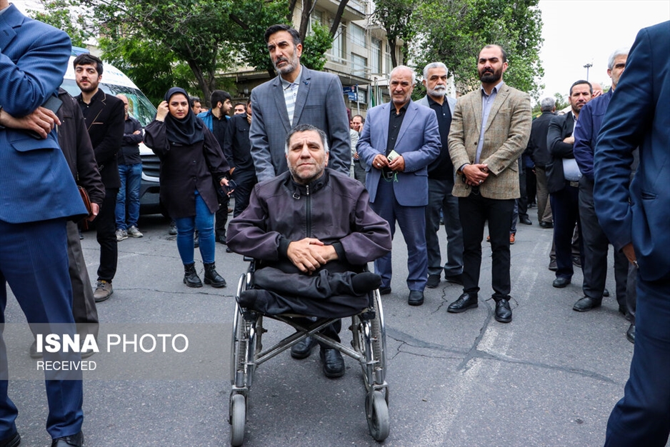 عزاداری مردم تبریز مقابل بیت شهید آل هاشم