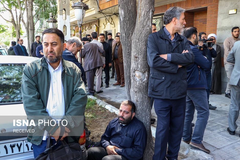 عزاداری مردم تبریز مقابل بیت شهید آل هاشم