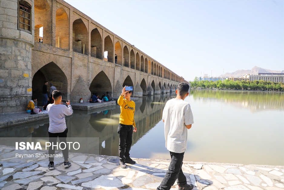 زندگی در اصفهان جاری است