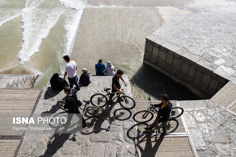 زندگی در اصفهان جاری است