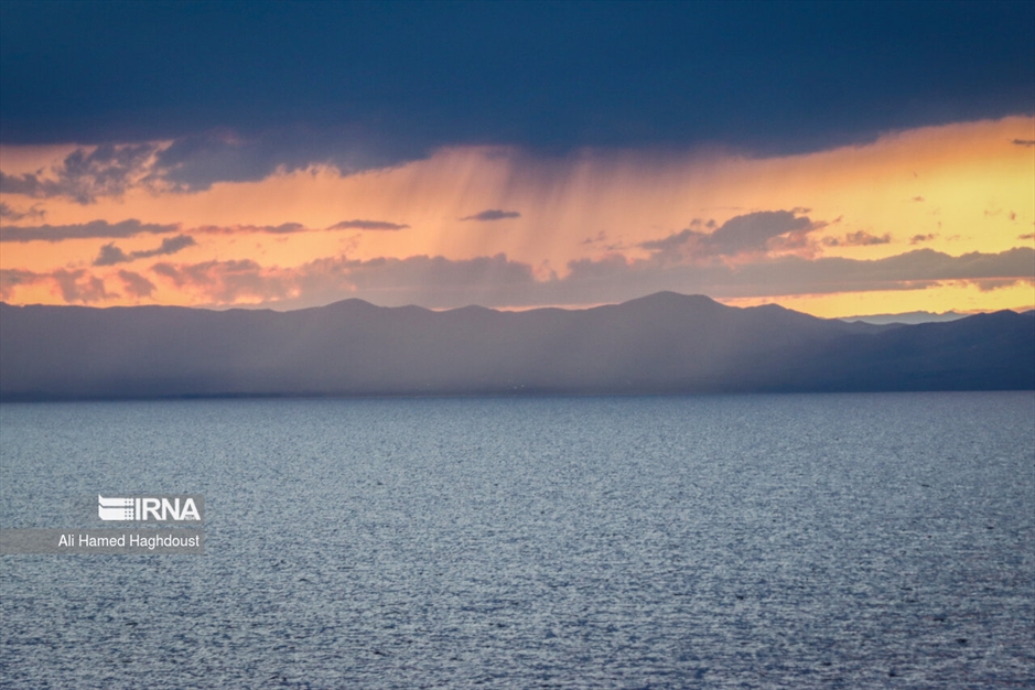 نجات دریاچه