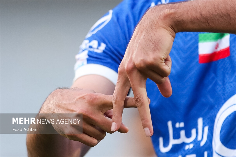 دیدار تیم های فوتبال استقلال و شمس آذر