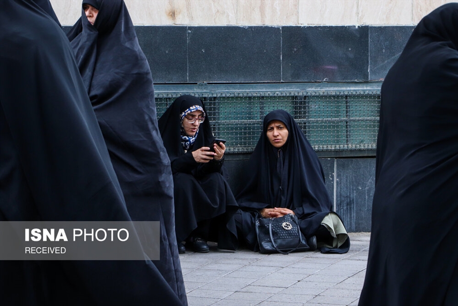 عزاداری مردم تبریز مقابل بیت شهید آل هاشم