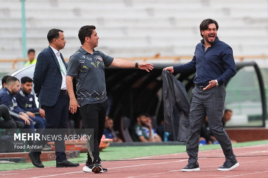 دیدار تیم های فوتبال استقلال و شمس آذر