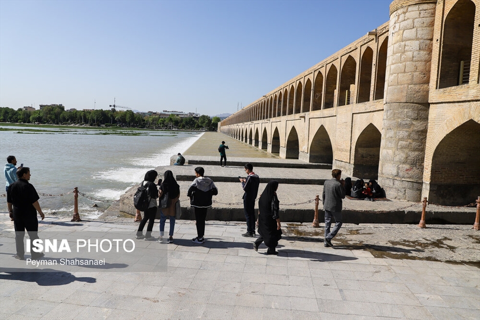 زندگی در اصفهان جاری است