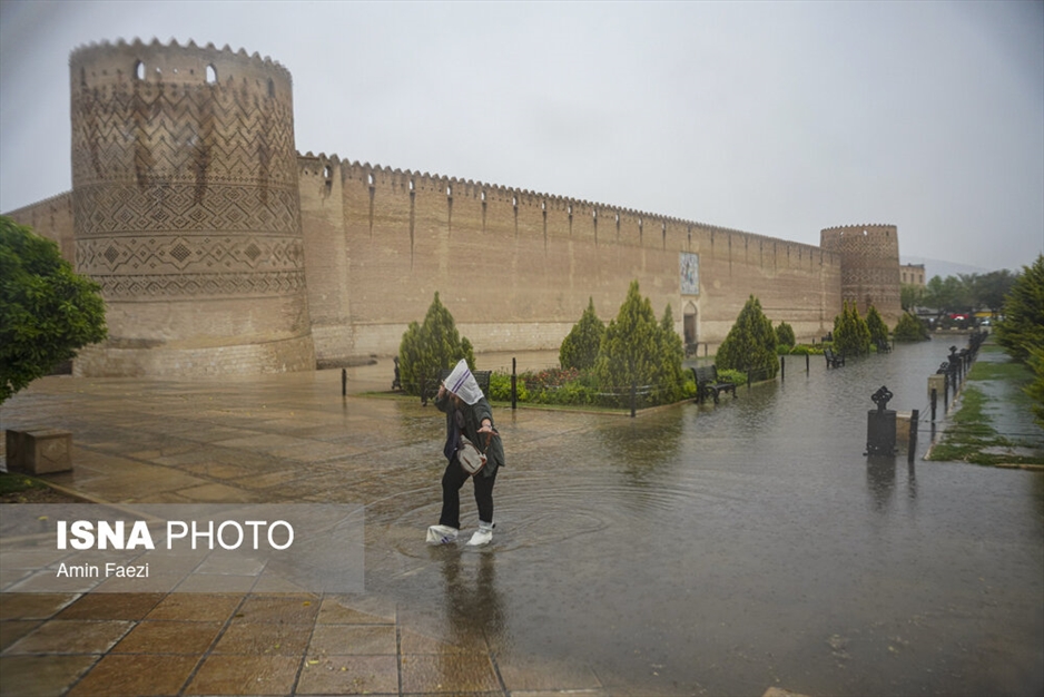 بارش باران و آب گرفتگی معابر در شیراز