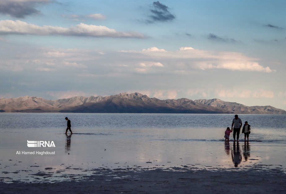 نجات دریاچه