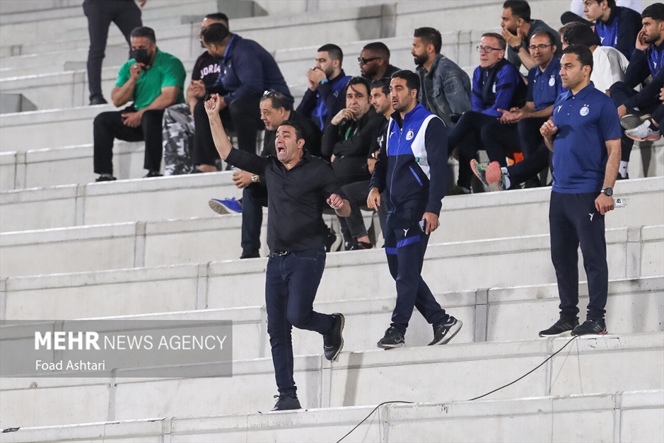 دیدار تیم های فوتبال استقلال و شمس آذر