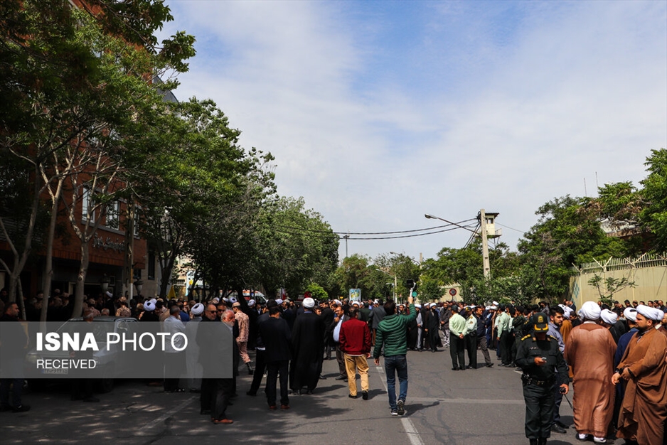 عزاداری مردم تبریز مقابل بیت شهید آل هاشم