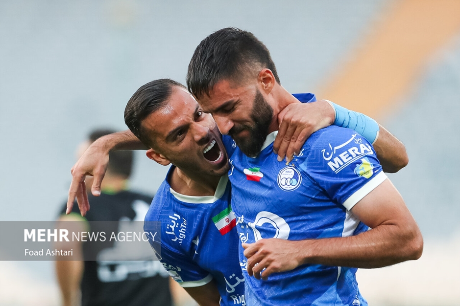 دیدار تیم های فوتبال استقلال و شمس آذر