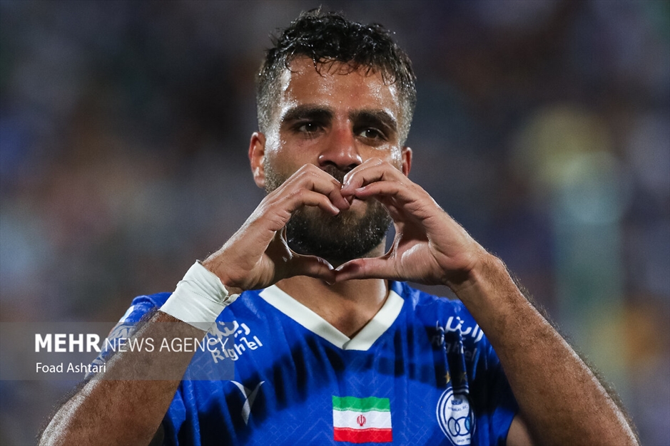 دیدار تیم های فوتبال استقلال و شمس آذر