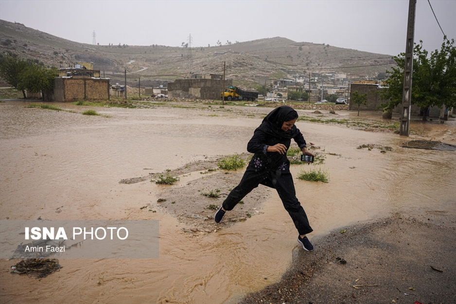بارش باران و آب گرفتگی معابر در شیراز
