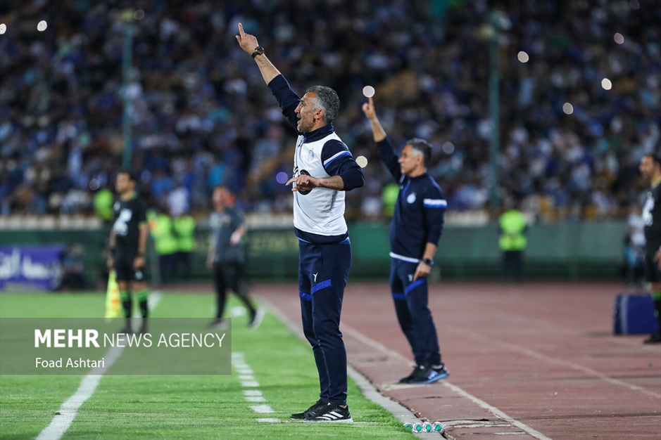 دیدار تیم های فوتبال استقلال و شمس آذر