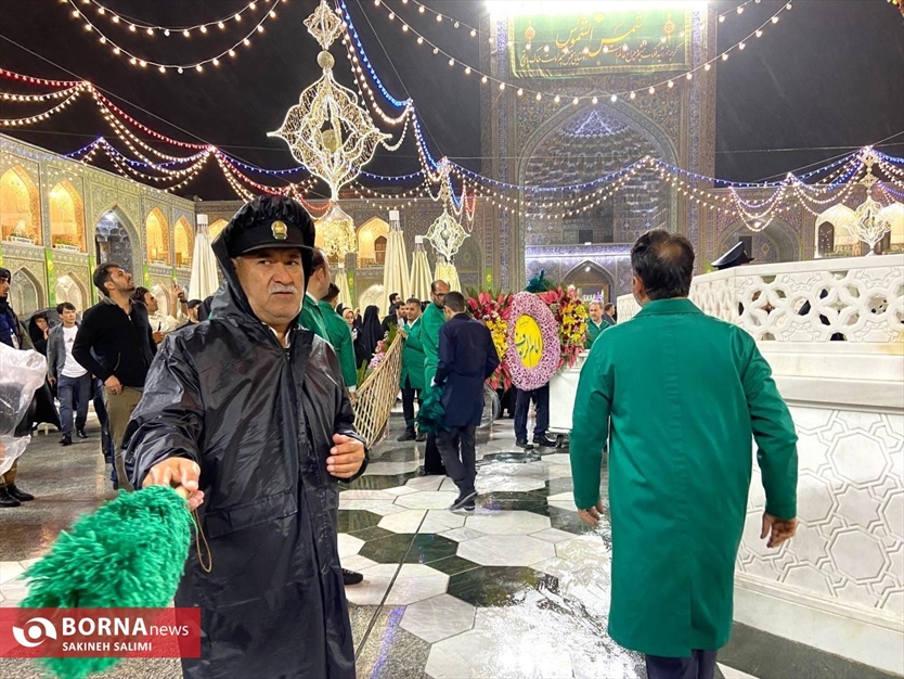 گل آرایی در آستانه ولادت امام رضا علیه‌السلام