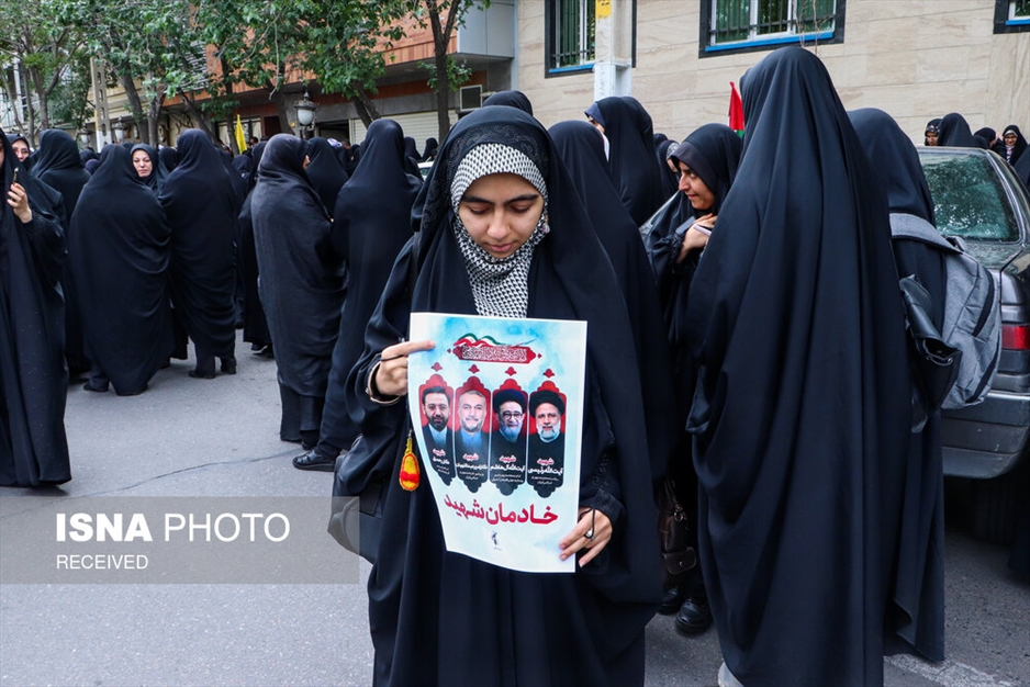 عزاداری مردم تبریز مقابل بیت شهید آل هاشم