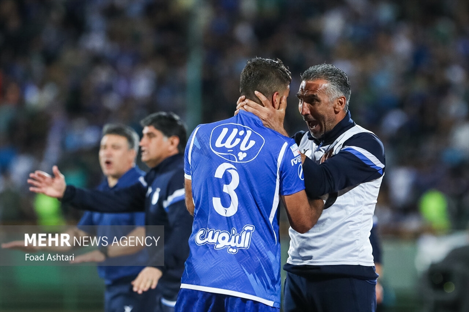 دیدار تیم های فوتبال استقلال و شمس آذر