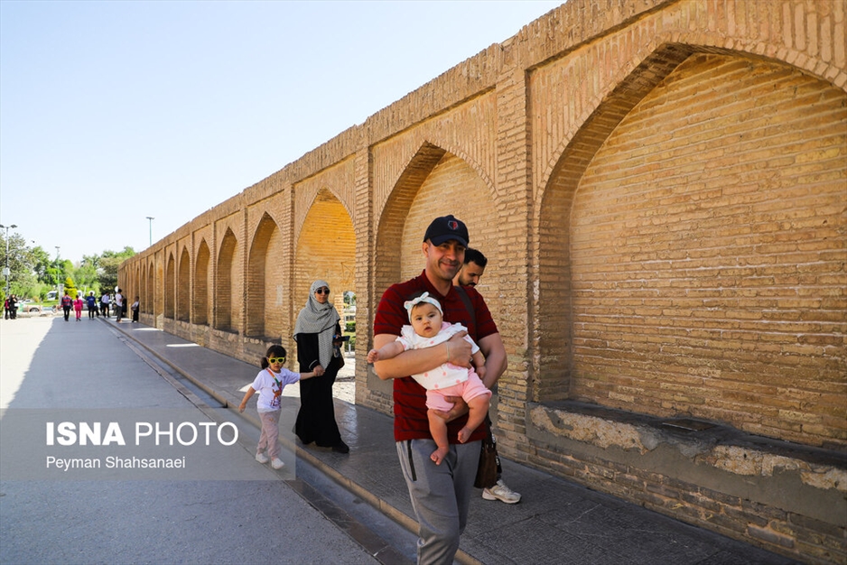 زندگی در اصفهان جاری است