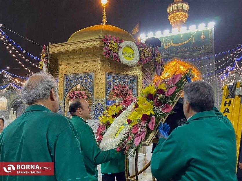 گل آرایی در آستانه ولادت امام رضا علیه‌السلام