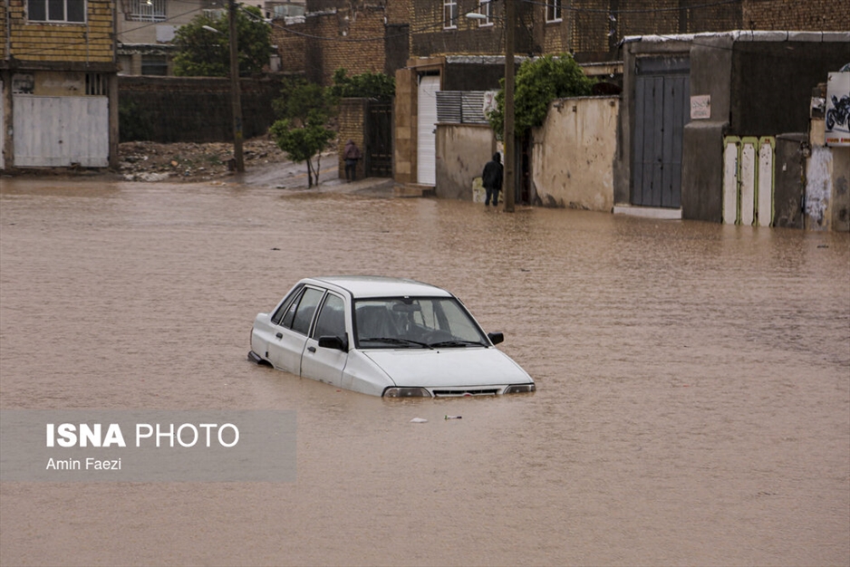 بارش باران و آب گرفتگی معابر در شیراز