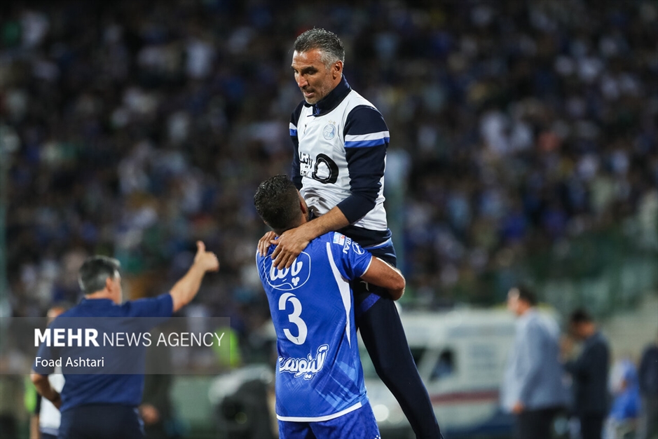دیدار تیم های فوتبال استقلال و شمس آذر