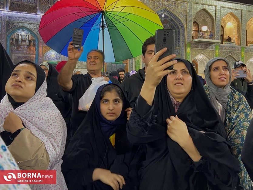 گل آرایی در آستانه ولادت امام رضا علیه‌السلام