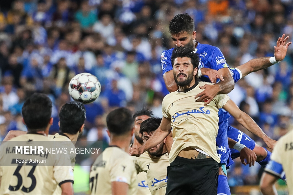دیدار تیم های فوتبال استقلال و شمس آذر