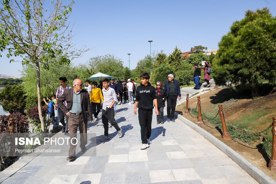 زندگی در اصفهان جاری است