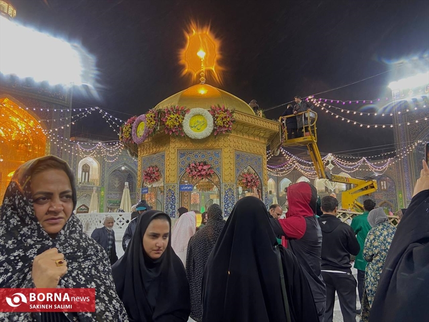 گل آرایی در آستانه ولادت امام رضا علیه‌السلام