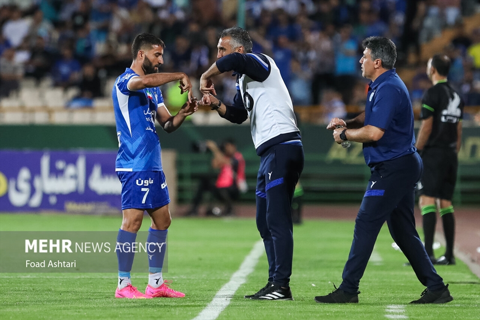 دیدار تیم های فوتبال استقلال و شمس آذر