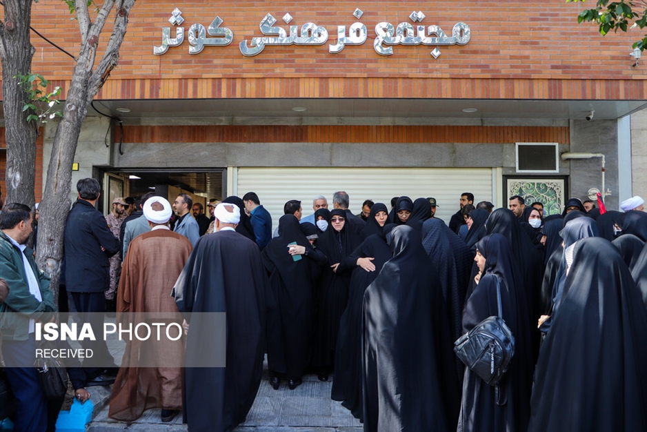 عزاداری مردم تبریز مقابل بیت شهید آل هاشم