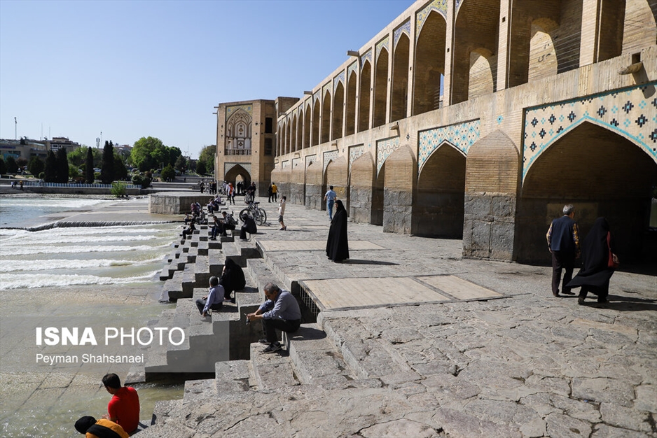 زندگی در اصفهان جاری است