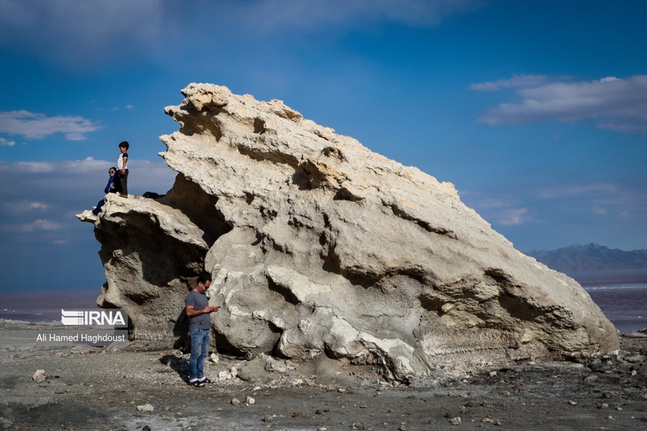 نجات دریاچه