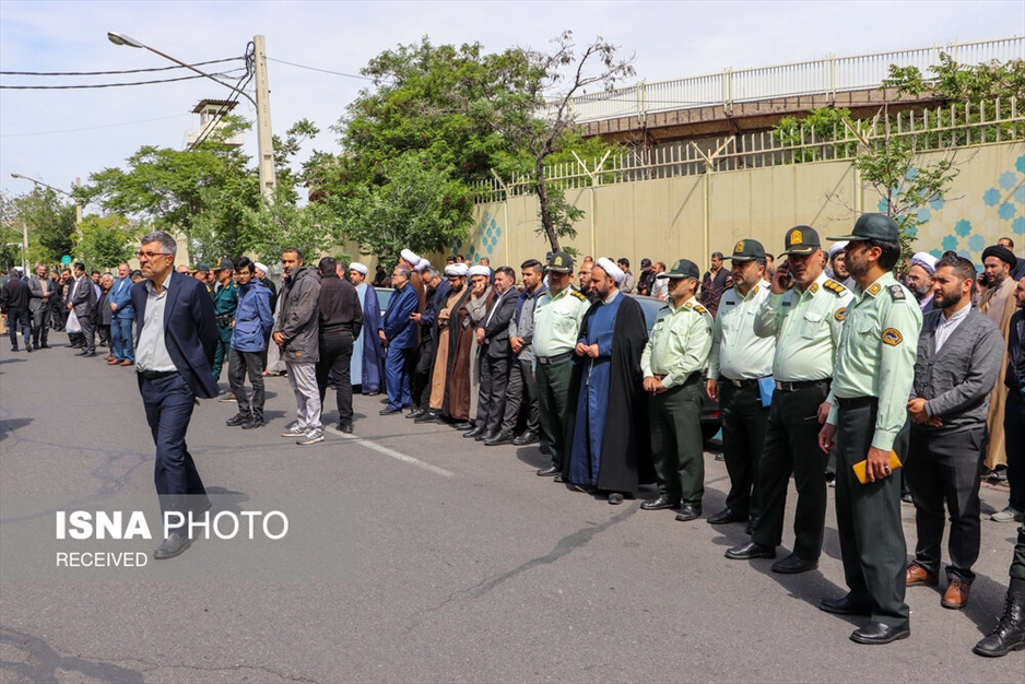 عزاداری مردم تبریز مقابل بیت شهید آل هاشم