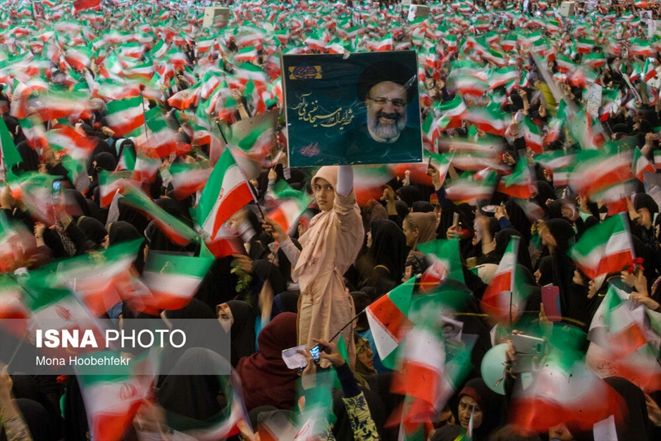 قاب‌هایی ماندگار؛ رئیسی در میدان خدمت