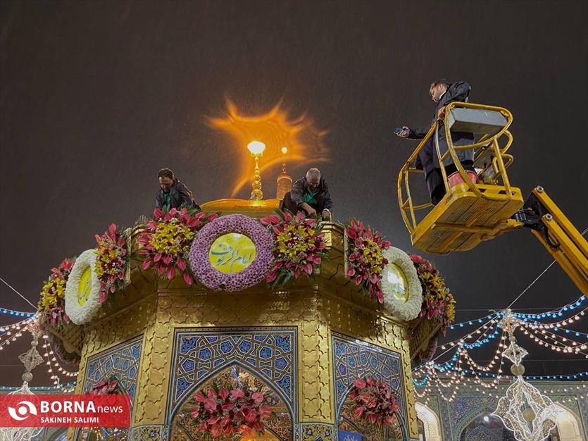 گل آرایی در آستانه ولادت امام رضا علیه‌السلام