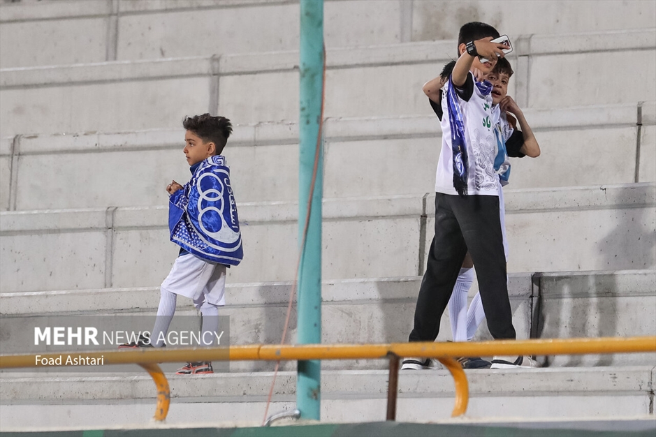 دیدار تیم های فوتبال استقلال و شمس آذر