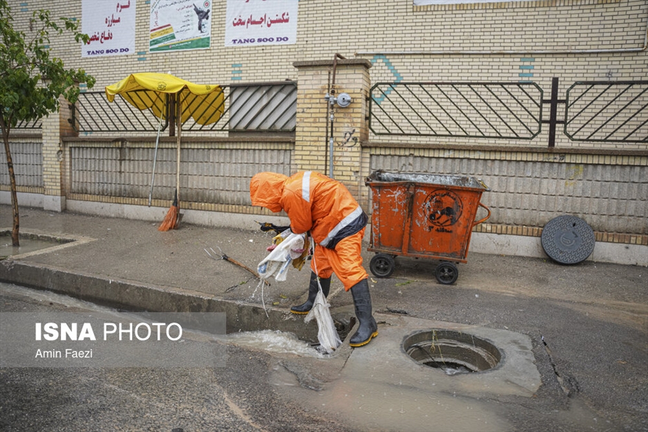 بارش باران و آب گرفتگی معابر در شیراز