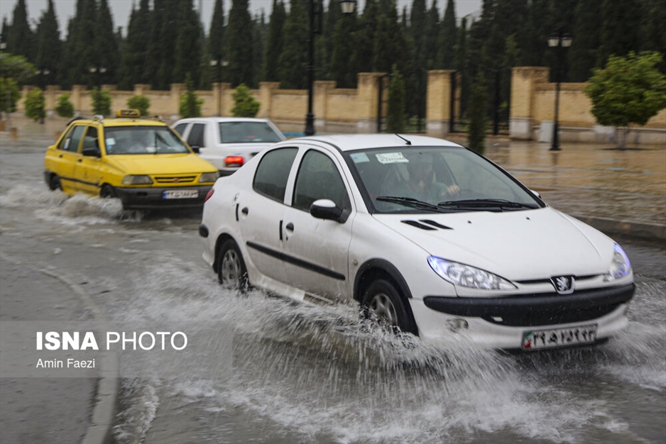 بارش باران و آب گرفتگی معابر در شیراز