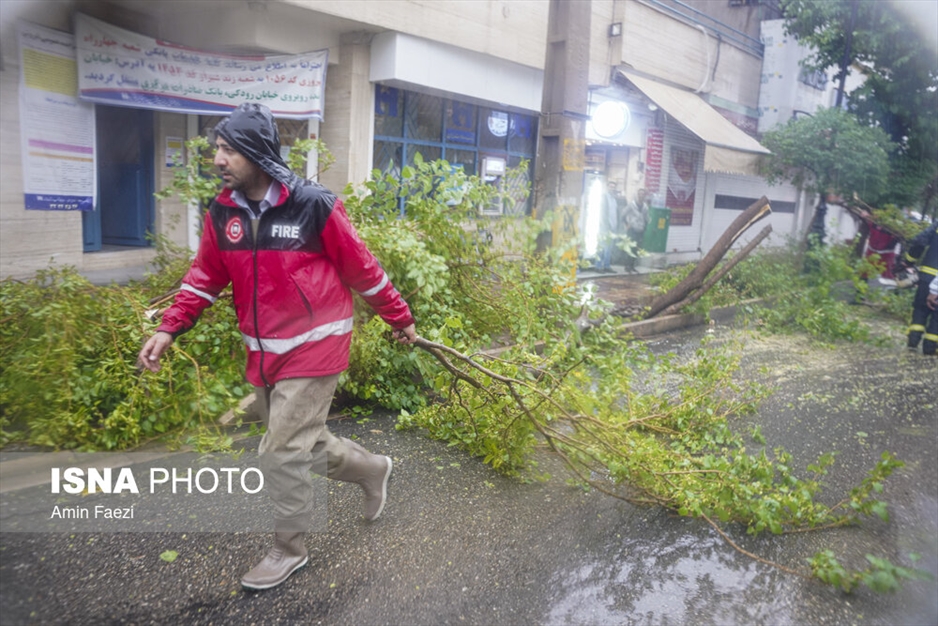 بارش باران و آب گرفتگی معابر در شیراز