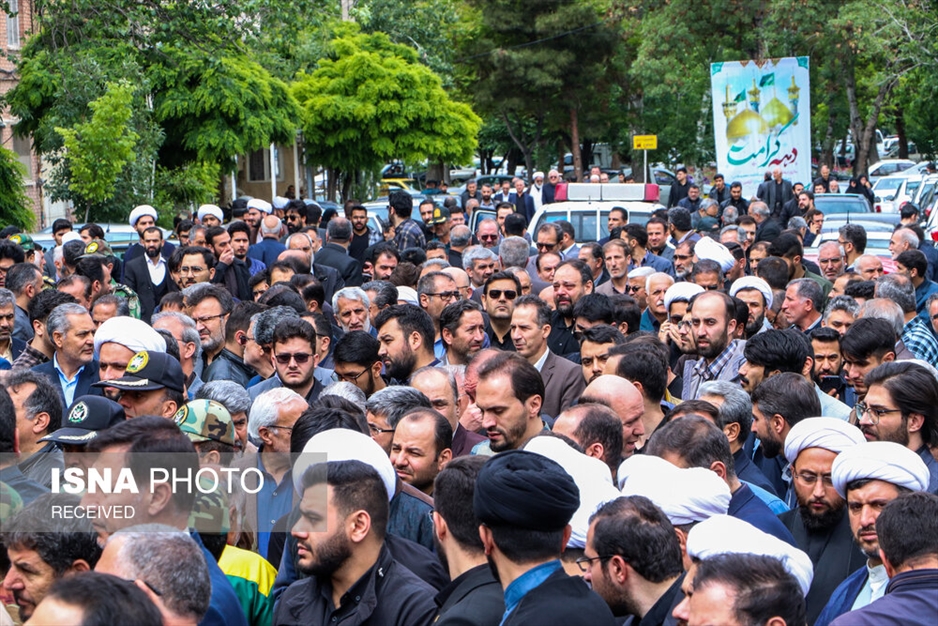 عزاداری مردم تبریز مقابل بیت شهید آل هاشم