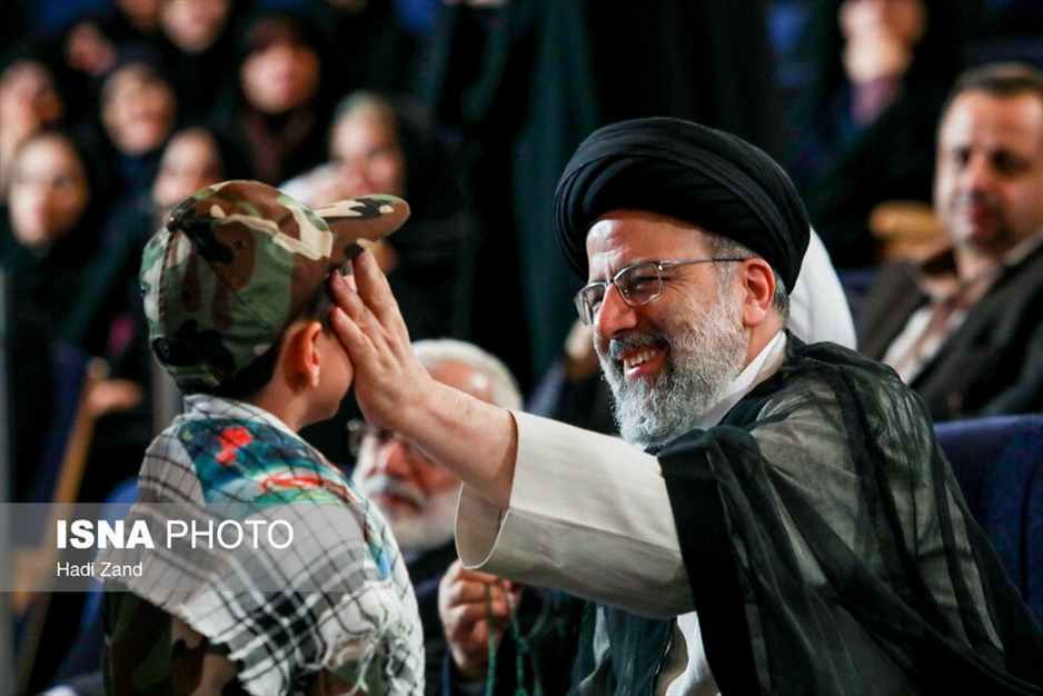 قاب‌هایی ماندگار؛ رئیسی در میدان خدمت