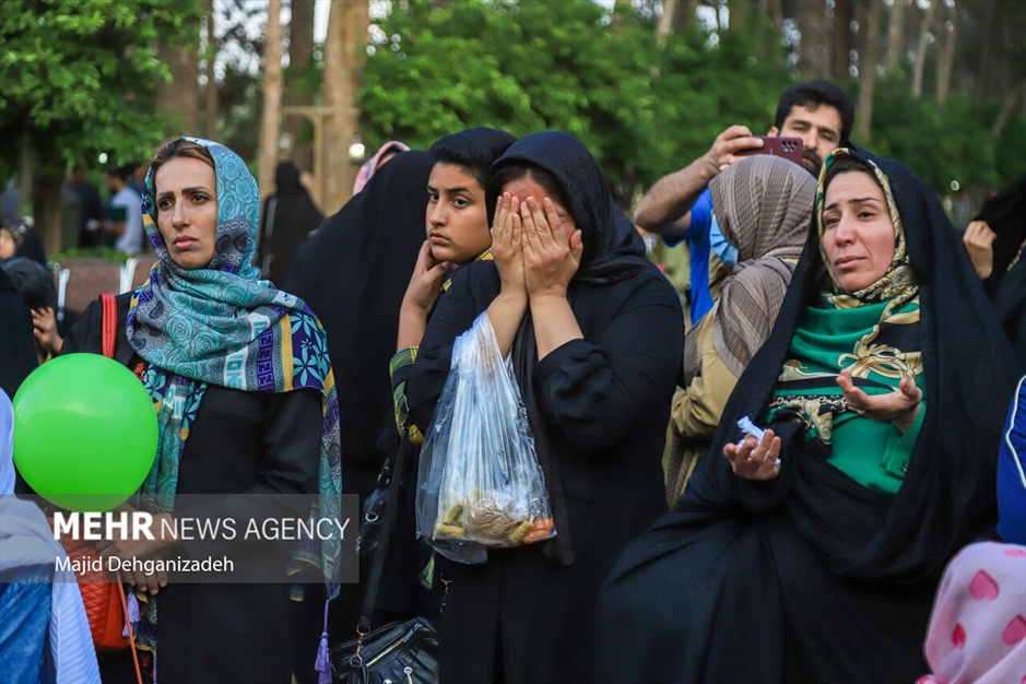 احیای سنت گلاب گیری حرم رضوی در باغ دولت‌آباد یزد