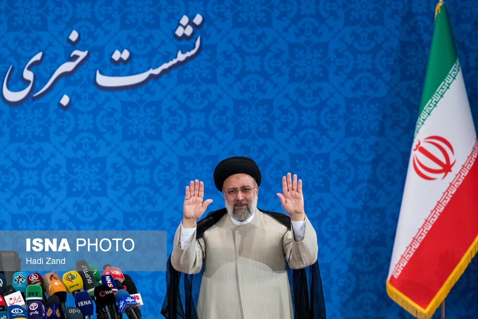 قاب‌هایی ماندگار؛ رئیسی در میدان خدمت