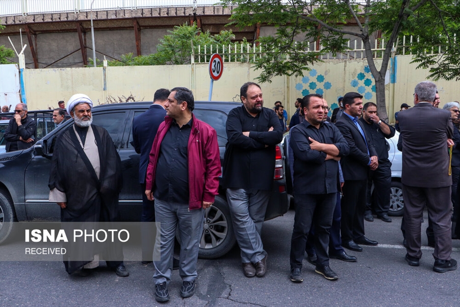 عزاداری مردم تبریز مقابل بیت شهید آل هاشم