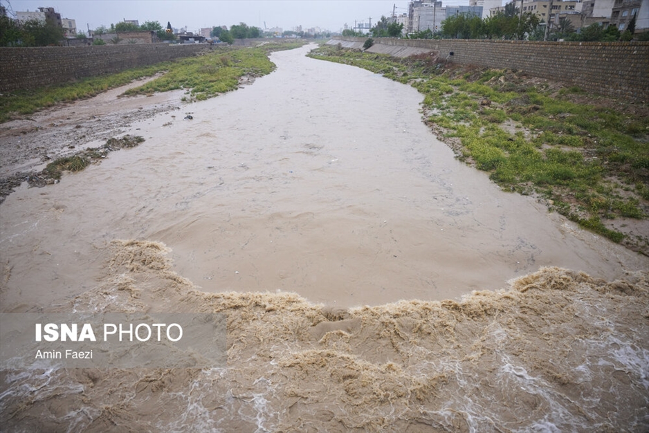 بارش باران و آب گرفتگی معابر در شیراز