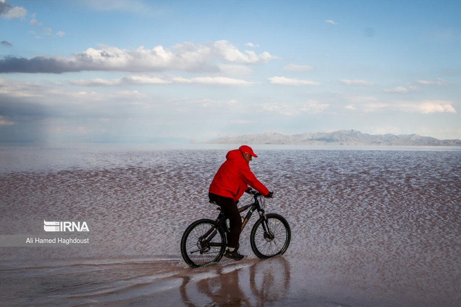 نجات دریاچه